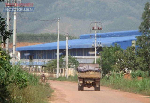 Dự án Nhà máy sản xuất ruột nệm và nệm các loại của Công ty TNHH Nệm Sơn Hoài Nhơn sẽ được xây dựng tại Cụm công nghiệp Hoài Tân, thị xã Hoài Nhơn. Trong ảnh: Đường vào Cụm công nghiệp Hoài Tân.